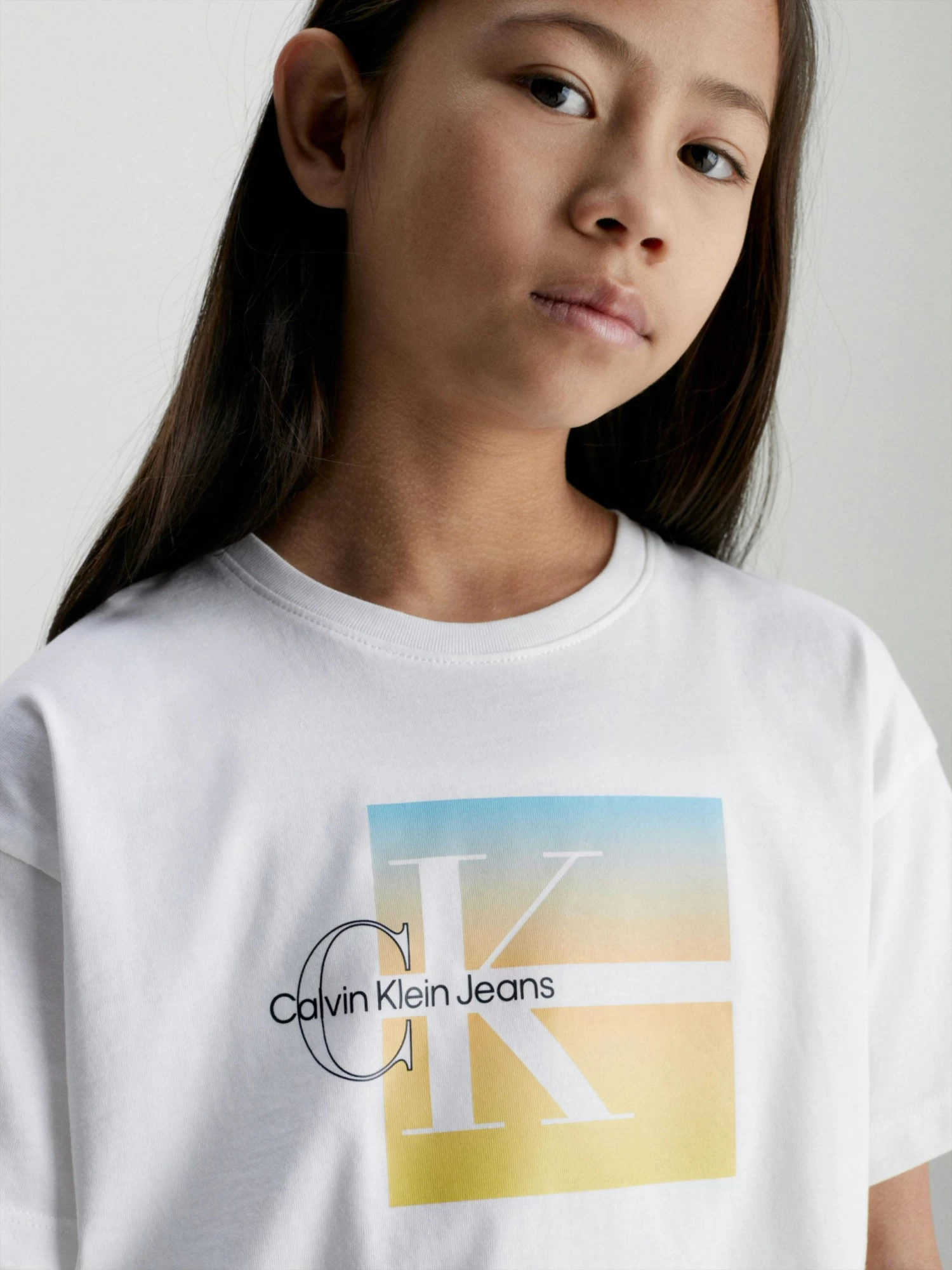 Calvin Klein Girls 4-7 Boxy Logo Graphic T-shirt - Image 4