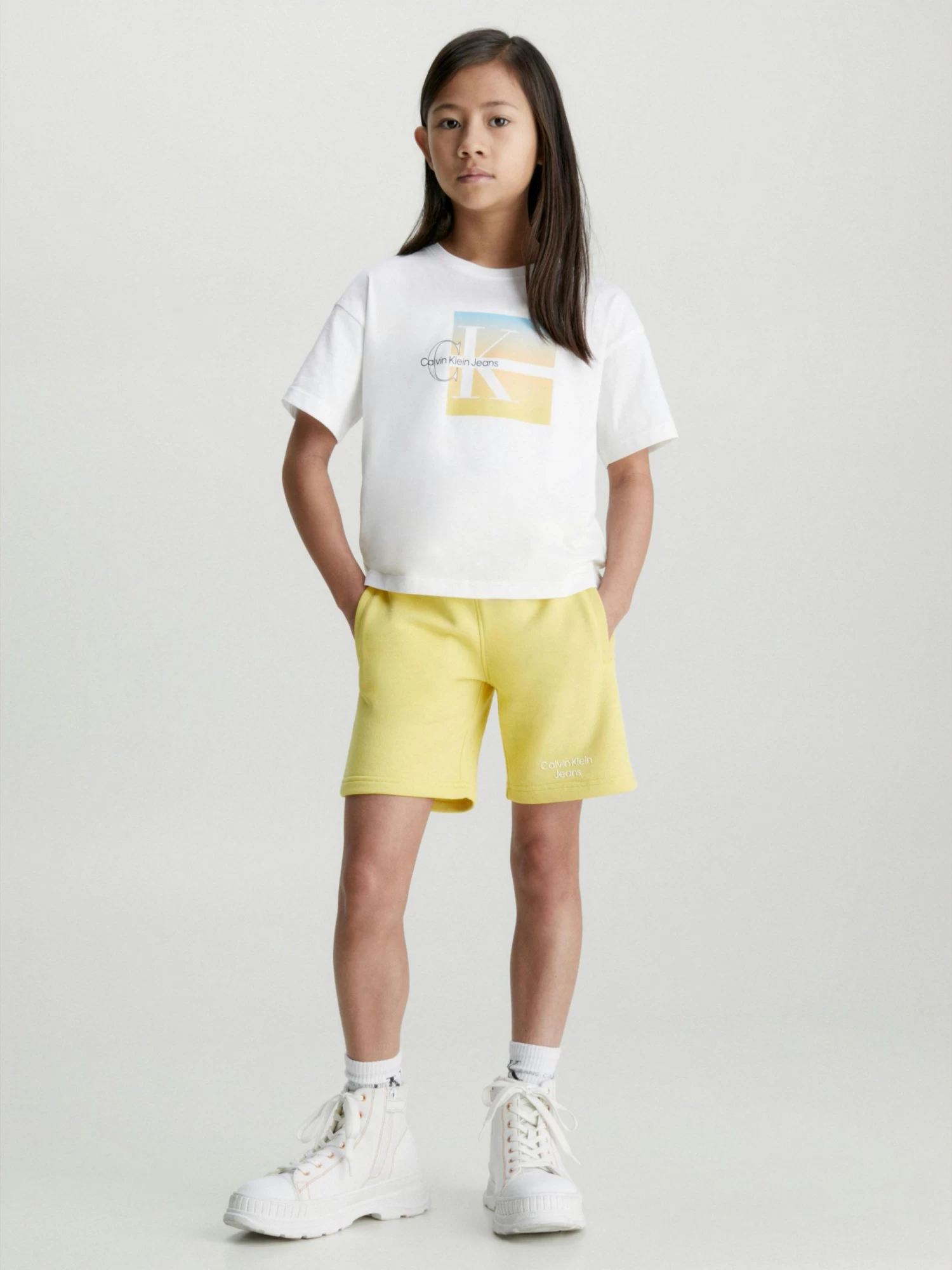 Calvin Klein Girls 4-7 Boxy Logo Graphic T-shirt - Image 5