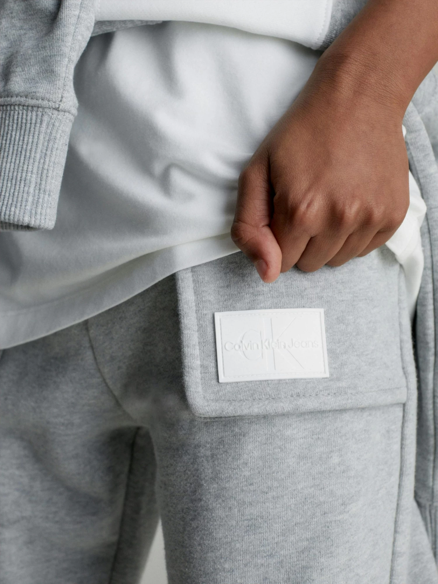 Calvin Klein Kids Unisex 4-7 Unisex Terry Cargo Joggers - Image 3